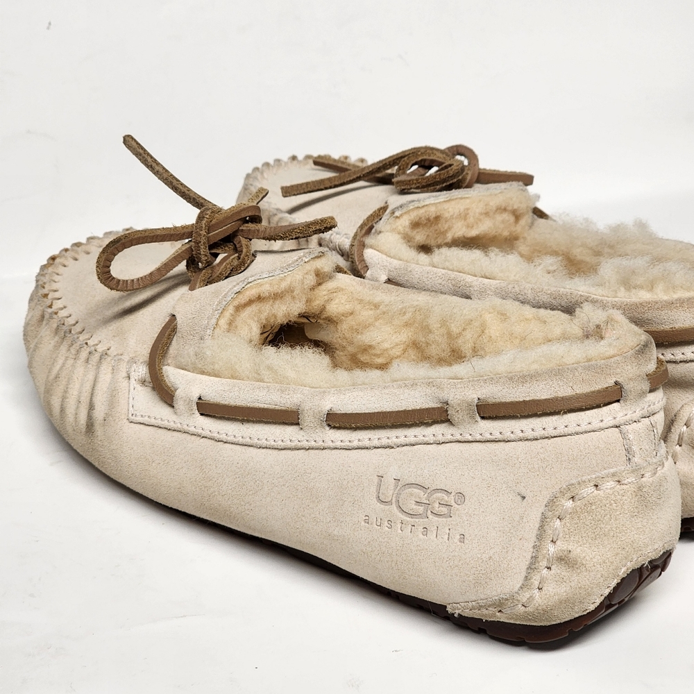 UGG Australia Dakota Women's Size 4 Tan Leather Moccasin Slip-On Shoes 5612